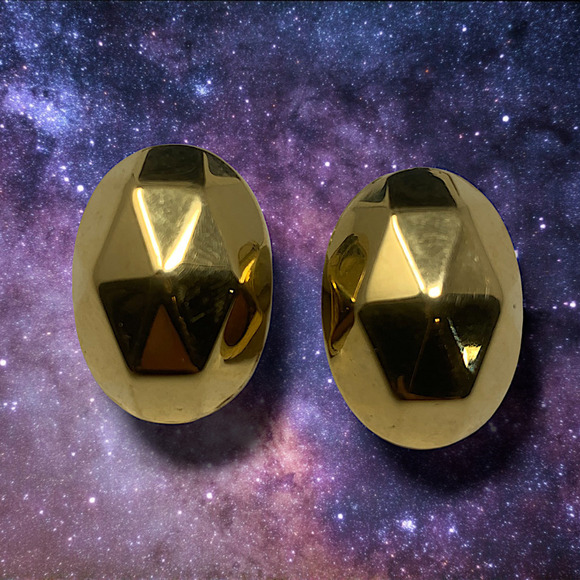 Vintage 1980's Faceted Gold Tone Oval Earrings Pierced New Wave Punk Carded - Picture 1 of 5